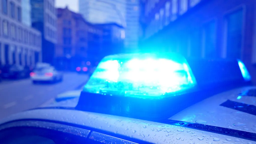 Nach-dem-Einbruch-in-eine-Sparkassenfiliale-im-November-2023-fahndete-die-Hamburger-Polizei-mit-mehr-als-20-Funkstreifenwagen-nach-den-Taetern