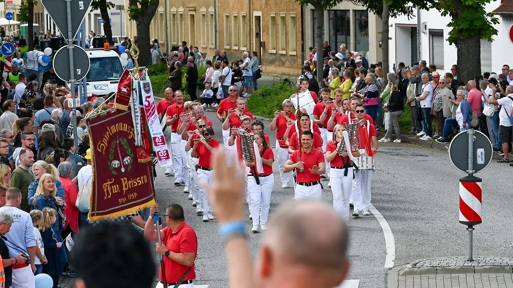 Drei-Tage-lang-wurde-in-Bernburg-im-Salzlandkreis-das-24-Landesfest-gefeiert