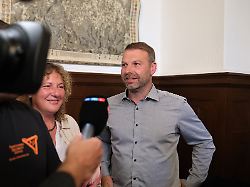 Hoffmann obsiegt: CDU-Kandidat gewinnt OB-Wahl in Aue gegen 
