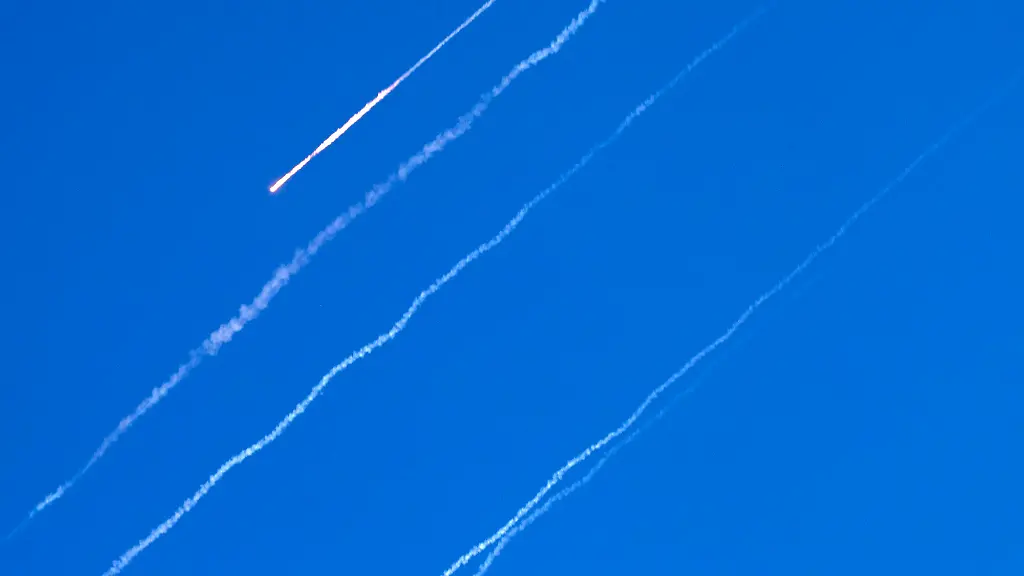 News-Bilder-des-Tages-Iranian-ballistic-missiles-over-the-skies-near-Jerusalem-in-two-salvos-of-missiles-shot-from-Iran-into-Israel-following-the-huge-American-attacks-on-Iranian-nuclear-facilities-on-June-22-2025