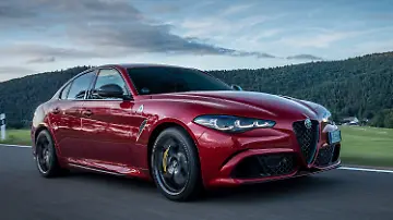 AlfaRomeoGiuliaQuadrifoglioOro