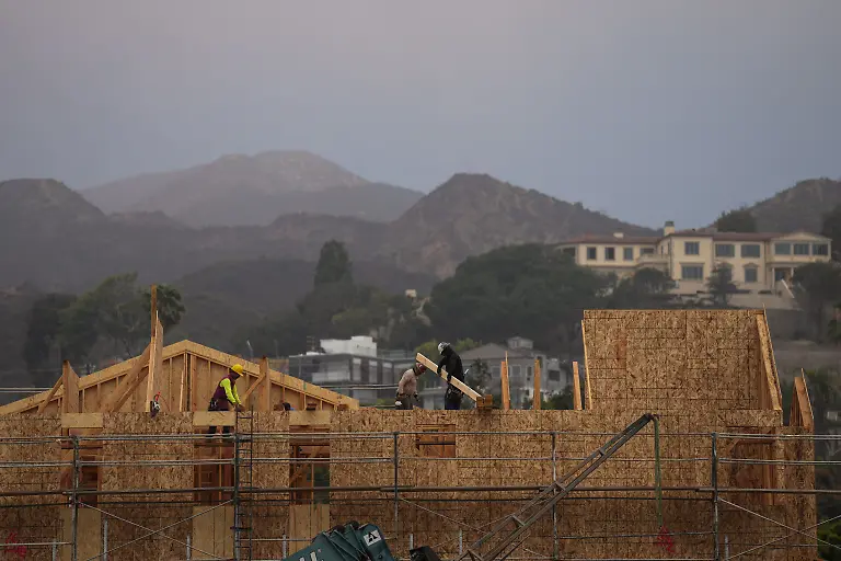 Construction-workers-build-a-home-more-than-a-year-after-the-Palisades-Fire-in-the-Pacific-Palisades-neighborhood-of-Los-Angeles-Thursday-June-4-2026-AP-Photo-Jae-C