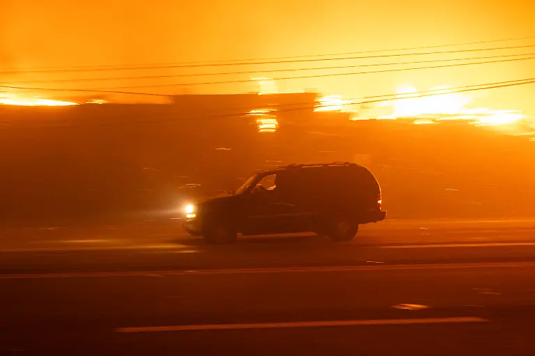 Palisades-Fire-Pacific-Palisades-California-07-Jan-2025-A-Pacific-Palisades-resident-seen-driving-on-a-flat-tire-escaping-the-Palisades-Fire-Palisades-Fire-in-Pacific-Palisades-California-forces-evacuations-to-thousands-Fueled-by-Santa-Ana-winds-the-fire-is-currently-at-1260-acres-and-remains-0-contained