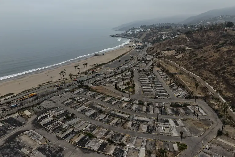 An-aerial-view-shows-the-cleared-site-of-a-mobile-home-park-more-than-a-year-after-the-Palisades-Fire-in-the-Pacific-Palisades-neighborhood-of-Los-Angeles-Thursday-June-4-2026-AP-Photo-Jae-C