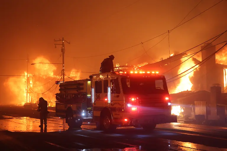 PALISADES-CALIFORNIA-USA-08-January-2025-Firefighters-try-to-douse-the-flames-as-a-building-is-consumed-by-flames-from-devastating-wildfires-in-the-Palisades-area-of-California-USA-Credit-Atlas-Photo-Archive-Cal-Fire-Avalon