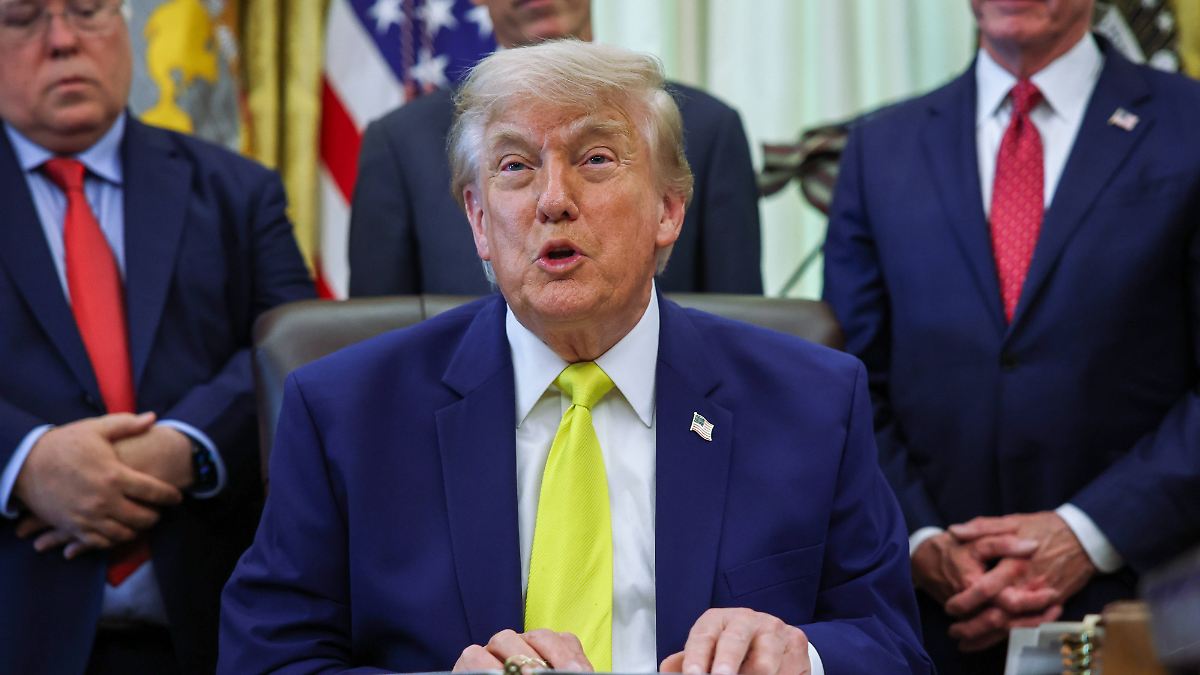 Pl-tzlich-Spielverderber-Trumps-historischer-Besuch-schreckt-Knicks-Fans-auf