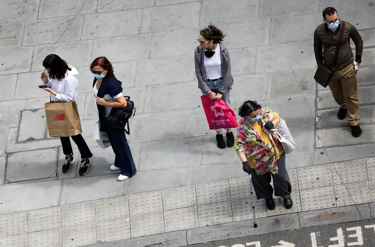 2020-07-24T121500Z-211379198-RC2OZH9S539O-RTRMADP-3-HEALTH-CORONAVIRUS-BRITAIN-FACECOVERINGS