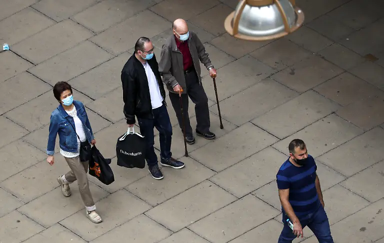 2020-07-24T121310Z-1150434492-RC2OZH9A488D-RTRMADP-3-HEALTH-CORONAVIRUS-BRITAIN-FACECOVERINGS