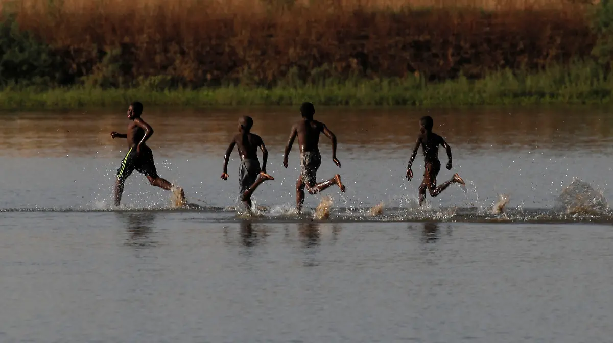 2019-04-24T180859Z-1690775628-RC1DAADEE9C0-RTRMADP-3-SUDAN-DAILYLIFE