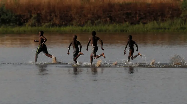 2019-04-24T180859Z-1690775628-RC1DAADEE9C0-RTRMADP-3-SUDAN-DAILYLIFE