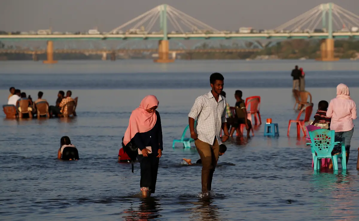 2019-04-24T180410Z-1726006146-RC12115447C0-RTRMADP-3-SUDAN-DAILYLIFE