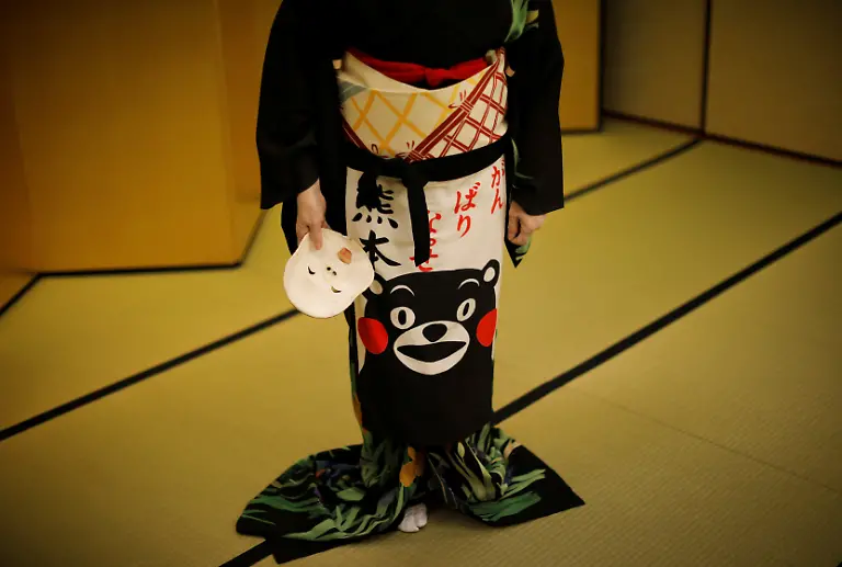 2020-07-16T060344Z-1310778073-RC26UH9UWNZ3-RTRMADP-3-HEALTH-CORONAVIRUS-JAPAN-GEISHA