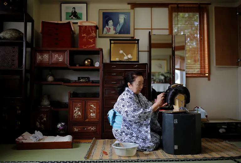 2020-07-16T060401Z-907296562-RC26UH9L9DN9-RTRMADP-3-HEALTH-CORONAVIRUS-JAPAN-GEISHA