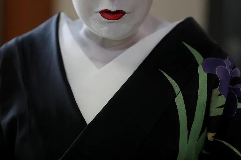 2020-07-16T060416Z-1770569354-RC26UH9UWH8Z-RTRMADP-3-HEALTH-CORONAVIRUS-JAPAN-GEISHA