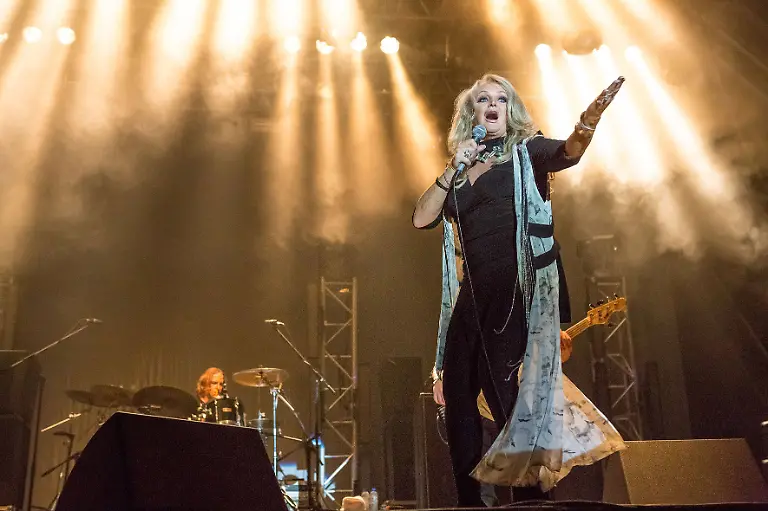 Bonnie-Tyler-die-Saengerin-bei-ihrem-Konzert-am-21-9
