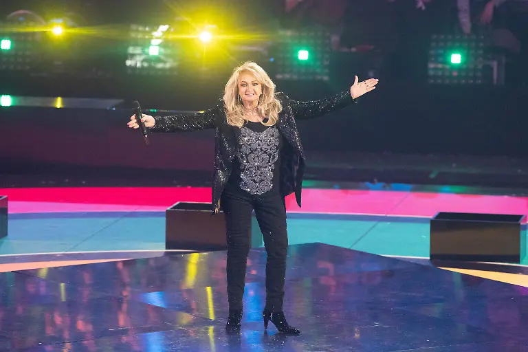 31-12-2024-Muenchen-BMW-Park-Silvester-Schlagerbooom-2025-Die-Wunderlichtershow-Bonnie-Tyler-Muenchen-BMW-Park-Bayern-Germany-PUBLICATIONxNOTxINxSUI-Copyright-xJustPictures