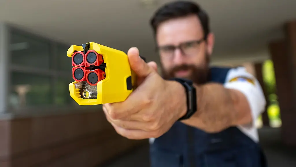 Taser-statt-Pistole-Die-bayerische-Polizei-will-das-nun-auch-fuer-den-Einsatz-auf-Streife-testen