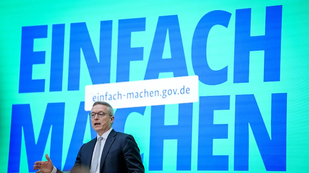 Bundesdigitalminister-Karsten-Wildberger-CDU-hat-eine-Vereinbarung-mit-der-Thueringer-Landesregierung-zur-Digitalisierung-von-Verwaltungsleistungen-in-den-Kommunen-getroffen