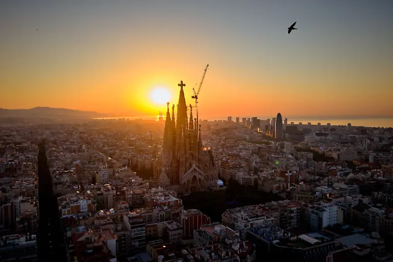 Ein-Blick-auf-die-Basilika-der-Sagrada-Familia-in-Barcelona-vor-dem-Besuch-von-Papst-Leo-XIV-in-Barcelona-im-Juni