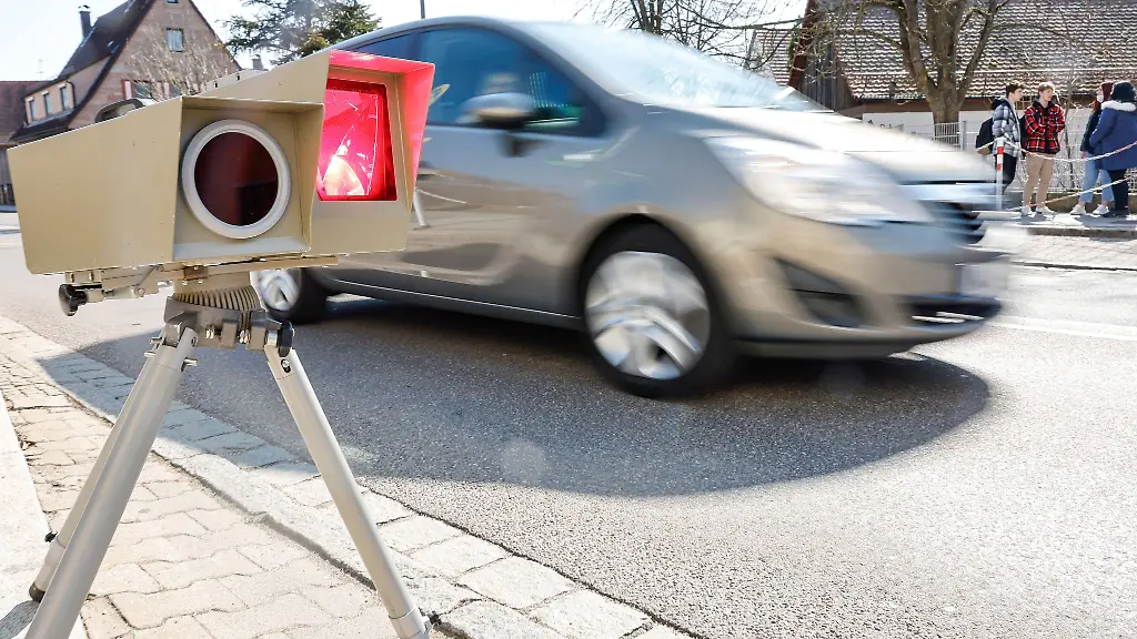 Ein-Autofahrer-wird-in-Erfurt-mit-115-km-h-in-einer-50er-Zone-geblitzt