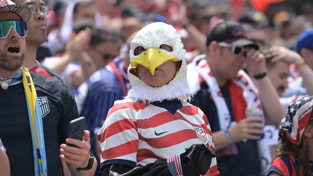 USA-v-Germany-International-Friendly-Laenderspiel-Nationalmannschaft-CHICAGO-ILLINOIS-JUNE-6-Fans-show-support-to-their-teams-during-International-Friendly-match-between-United-States-and-Germany-at-Soldier-Field-in-Chicago-Illinois-United-States-on-June-6-2026-Jacek-Boczarski-Anadolu-Chicago-United-States-Editorial-use-only-Please-get-in-touch-for-any-other-usage
