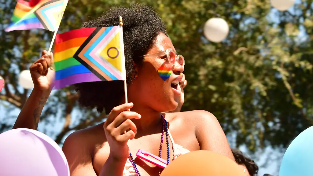 Zum-Pride-Month-lohnt-sich-ein-Blick-auf-die-vielfaeltigen-Stimmen-der-queeren-Literatur