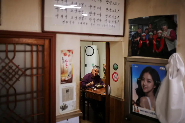 Park-Gyeong-je-65-a-migratory-beekeeper-eats-lunch-at-a-restaurant-during-a-trip-to-inspect-black-locust-blooming-conditions-at-a-second-migratory-beekeeping-location-after-the-first-honey-harvest-in-Okcheon-South-Korea-May-9-2026-Farmers-have-been-using-artificial-methods-to-try-and-increase-the-bee-population-but-Park-said-he-hoped-institutions-like-South-Korea-s-agriculture-ministry-could-research-and-supply-technology-to-help-bees-survive-the-winter-better-as-well-as-improve-the-management-of-temperature-differences-REUTERS-Kim-Hong-Ji-SEARCH-HONG-JI-SOUTH-KOREA-BEES-FOR-THIS-STORY-SEARCH-WIDER-IMAGE-FOR-ALL-STORIES