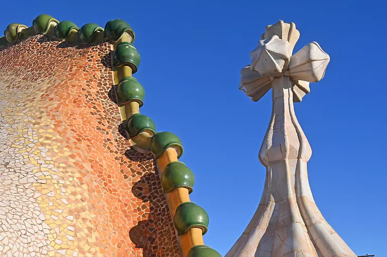 SPAIN-CATALONIA-BARCELONA-DETAIL-OF-THE-ROOF-DECORATION-OF-CASA-BATLLO-A-MODERNIST-BUILDING-DESIGNED-BY-CATALAN-ARCHITECT-ANTONI-GAUDI-FROM-1904-TO-1906-LOCATED-PASSEIG-DE-GRACIA-IT-WAS-BUILT-FOR-JOSEP-BATLLO-I-CASANOVAS-A-TEXTILE-MANUFACTURER-Photo-by-Antoine-Lorgnier-Only-World-ABACAPRESS