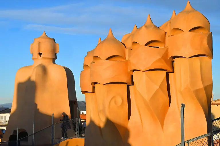 SPAIN-CATALONIA-BARCELONA-CHIMNEYS-LOOKING-LIKE-SOME-WARRIORS-ON-THE-ROOF-OF-CASA-MILA-ALSON-KNOWN-AS-PEDRERA-A-MODERNIST-BUILDING-DESIGNED-BY-CATALAN-ARCHITECT-ANTONI-GAUDI-AROUND-1910-FOR-THE-BUSINESS-MAN-PERE-MILA-AND-ITS-WIFE-Photo-by-Antoine-Lorgnier-Only-World-ABACAPRESS