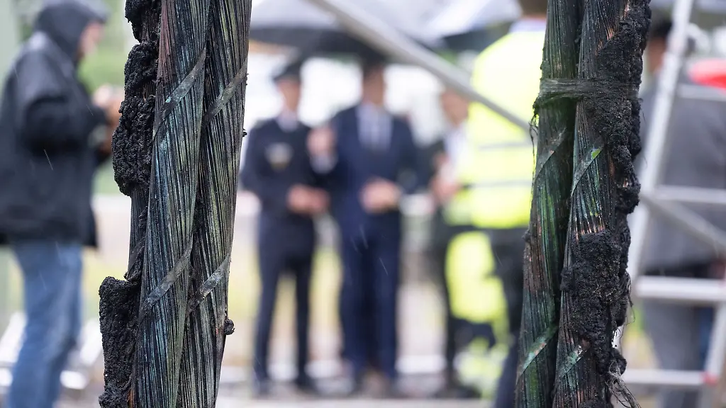 Bislang-gibt-es-keine-Hinweise-auf-Taeter-und-Motiv-nach-dem-Feuer-in-Umspannwerk