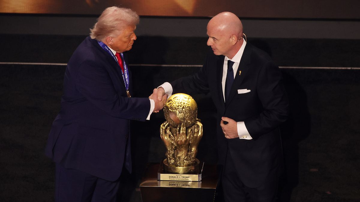 "Glaube nicht, dass es Foul war": Trump: Habe Infantino um Überprüfung der Sperre von Balogun gebeten