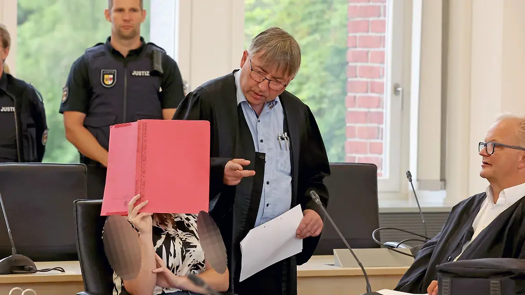 Die-Angeklagte-schweigt-bislang-in-dem-Mordprozess
