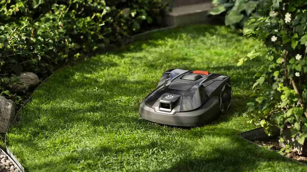 Der-Husqvarna-Automower-308V-ist-individualisierbar-und-kommt-voellig-ohne-Begrenzungskabel-aus