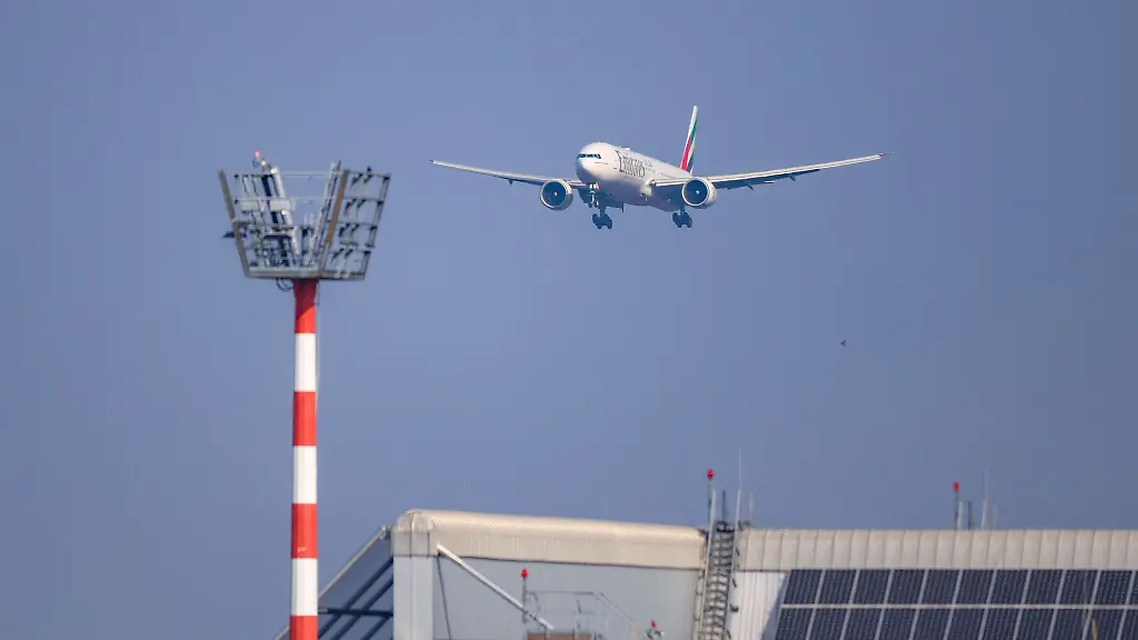 Asylsuchende-die-mit-dem-Flugzeug-nach-Deutschland-einreisen-erwartet-viele-neue-Regeln