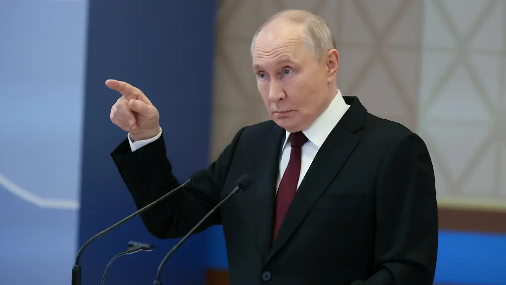 ASTANA-KAZAKHSTAN-MAY-29-Russian-President-Vladimir-Putin-speaks-to-journalists-after-the-plenary-session-of-the-Supreme-Eurasian-Economic-Union-at-the-Palace-of-Independence-on-May-29-2026-in-Astana-Kazakhstan-During-the-three-day-state-visit-President-Putin-attended-the-Eurasian-Economic-Union-EAEU-summit-in-Astana
