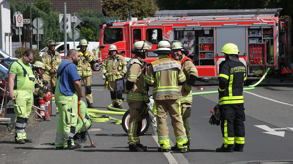 Wegen-eines-Gas-Alarms-Feuerwehreinsatz-auf-der-B7
