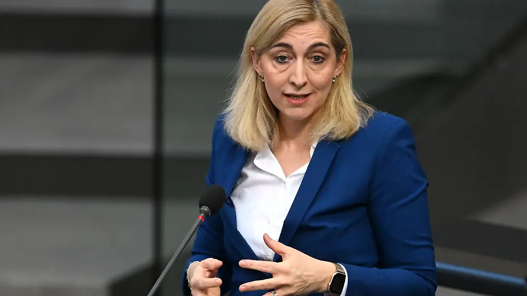 Das-Gesundheitsministerium-erwartet-eine-groessere-Finanzluecke-bei-den-Kassen-2027