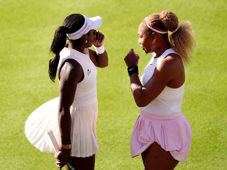 Serena Williamsová se v Londýně vrátila vítězstvím ve čtyřhře