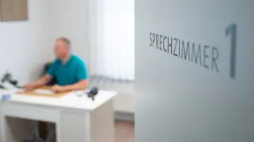 527811410
