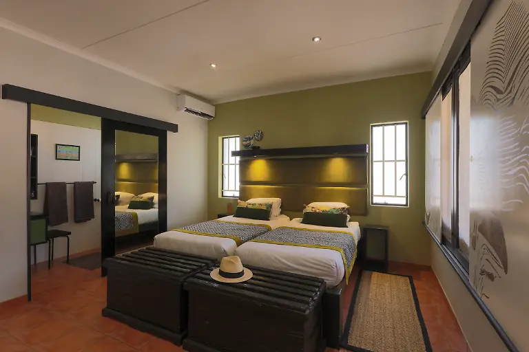 Innenansicht-eines-Zimmers-in-der-Namib-Desert-Lodge-Gondwana-Collection-nahe-Solitaire-Hardap-Namibia