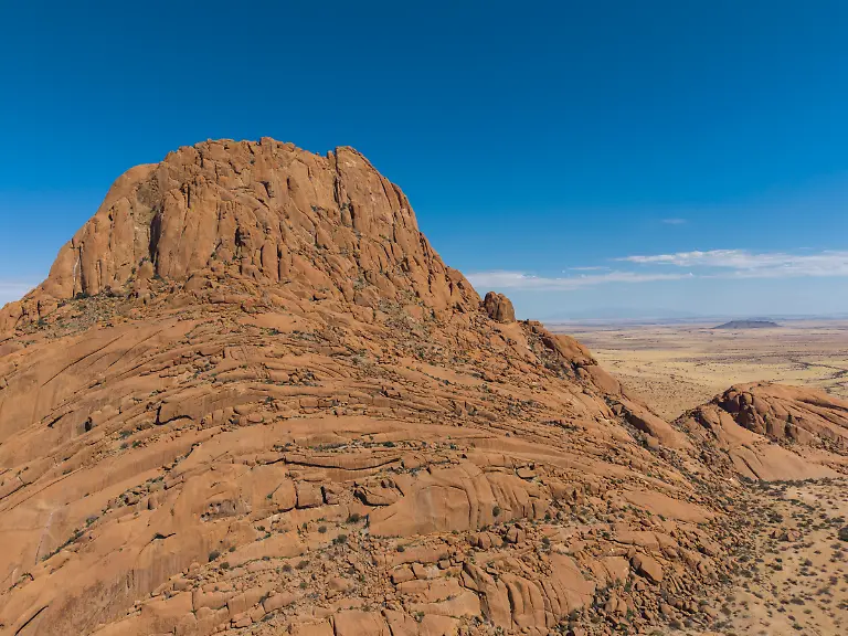 Luftaufnahme-des-Spitzkoppe-Berges-im-Spitzkoppe-Naturschutzgebiet-Spitzkoppe-Erongo-Namibia
