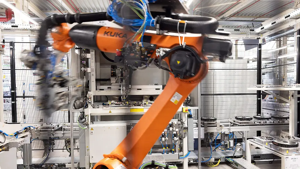 A-Kuka-robot-assembles-axial-flux-motors-for-electric-vehicles-on-an-assembly-line-at-the-Mercedes-Benz-engine-factory-in-Berlin-Germany-June-9-2026