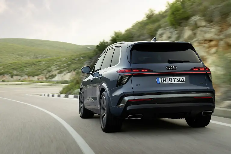 Das-Audi-Logo-traegt-der-neue-Q7-in-einer-Leuchtversion