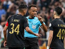Der Fuer Die Fussball WM Vorgesehene Schiedsrichter Omar Artan Durfte Nicht In Die USA Einreisen