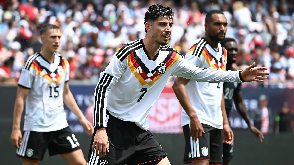 Fussball-Laenderspiel-Herren-Freundschaftsspiel-zur-Fussball-WM-2026-Soldier-Field-Chicago-USA-Deutschland-1-2-Kai-Havertz-GER-Jonathan-Tah-GER-Nico-Schlotterbeck-GER