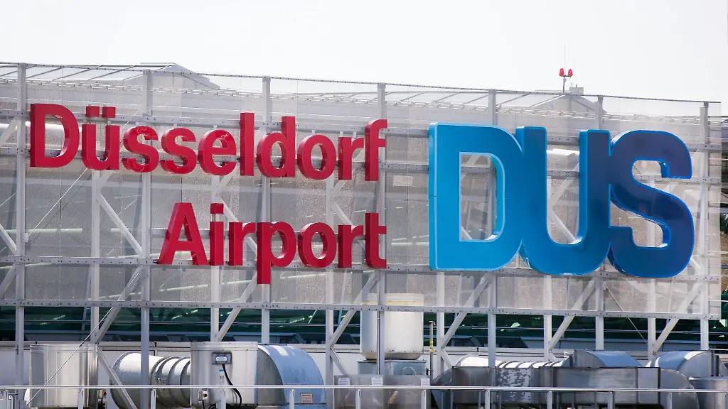 Die-Zollbeamten-kontrollierten-die-Frau-am-Duesseldorfer-Flughafen