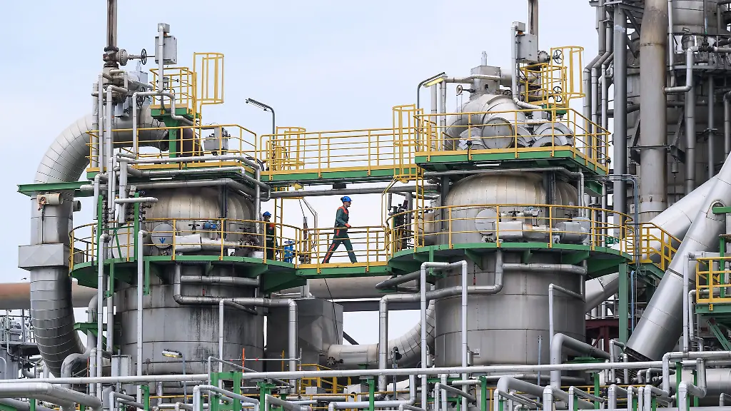 Nach-dem-Lieferstopp-fuer-kasachisches-Oel-durch-die-Druschba-Pipeline-in-Russland-sucht-der-Bund-nach-Auswegen-um-die-Auslastung-der-Raffinerie-PCK-in-Schwedt-zu-sichern