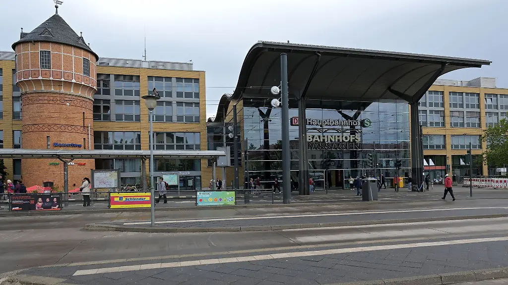 Der-Hauptbahnhof-von-Potsdam-liegt-im-Sperrkreis-um-die-Bombe