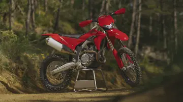 MY27_DESMO450EDS_STATIC_ON_LOCATION_4