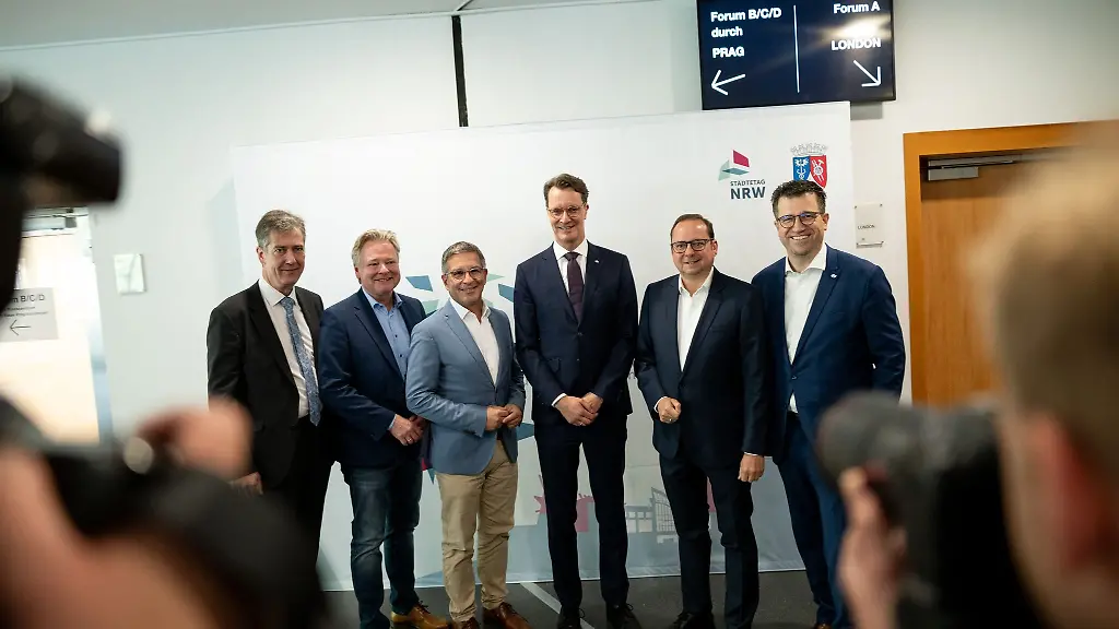 Die-Spitze-des-NRW-Staedtetags-fordert-von-NRW-Ministerpraesident-Hendrik-Wuest-CDU-deutlich-mehr-Geld-fuer-die-Aufgaben-der-Kommunen